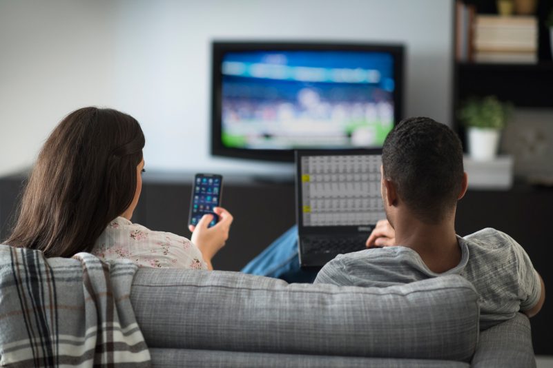 Tv Si Accende E Si Spegne Subito